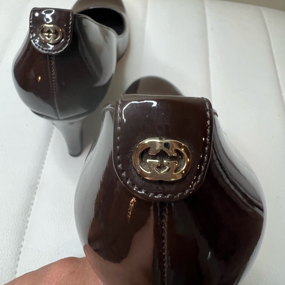 GUCCI Brown Patent Leather Wedge Pumps - Size 7 1/2 - Picture 3 of 6